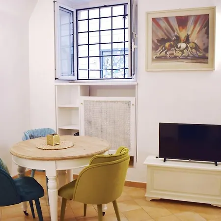 A Piazza Navona Apartment *
