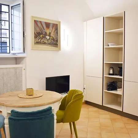 A Piazza Navona Apartment Rome